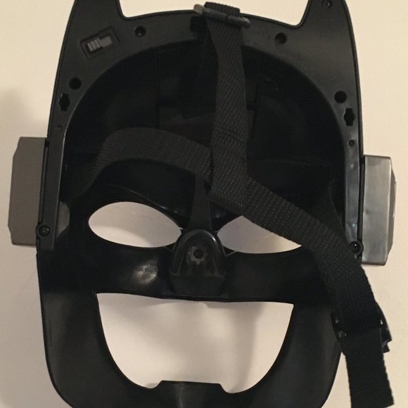 BATMAN, Voice Changing Mask with Over 15 Sounds, for Kids Aged 4 and Up - Picture 3 of 3